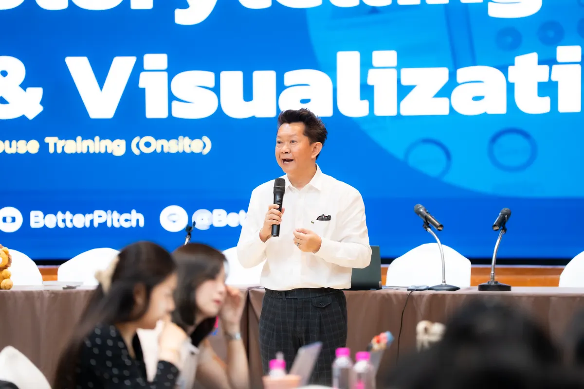 ผู้เข้าอบรมองค์กรระดมความคิดวิเคราะห์ปัญหารายงานประจำเดือนที่ข้อมูลเยอะแต่ตัดสินใจยาก