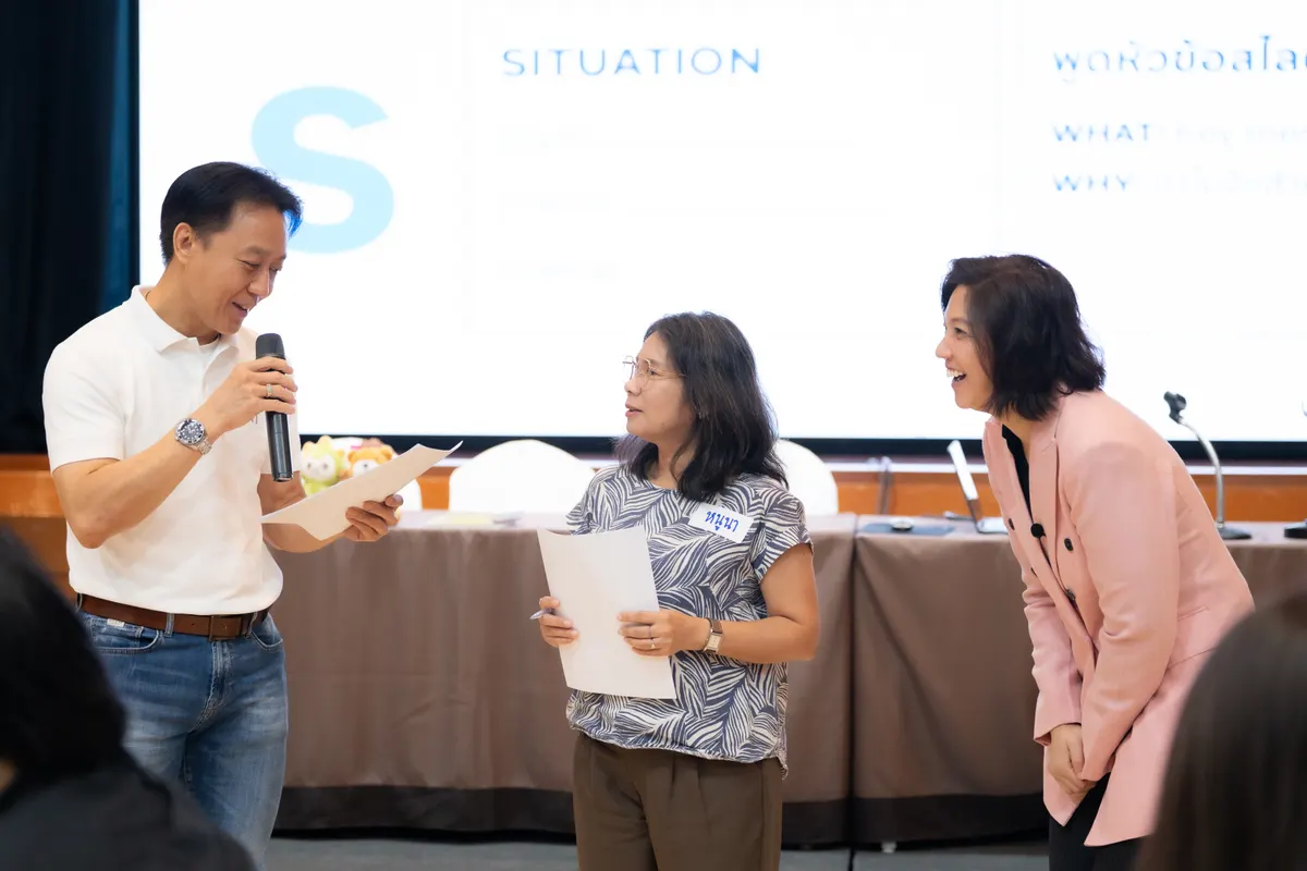 ผู้เข้าอบรมถามคำถามเกี่ยวกับการเลือกวิทยากร Presentation กับทีม Betterpitch ช่วงท้ายงาน
