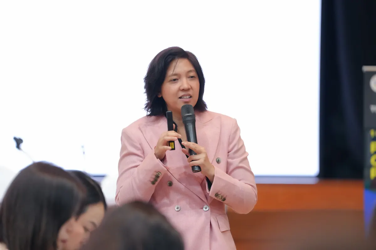 ผู้เรียนจดบันทึกองค์ประกอบของ Data Visualization ที่มีคุณภาพระหว่างเวิร์กช็อป