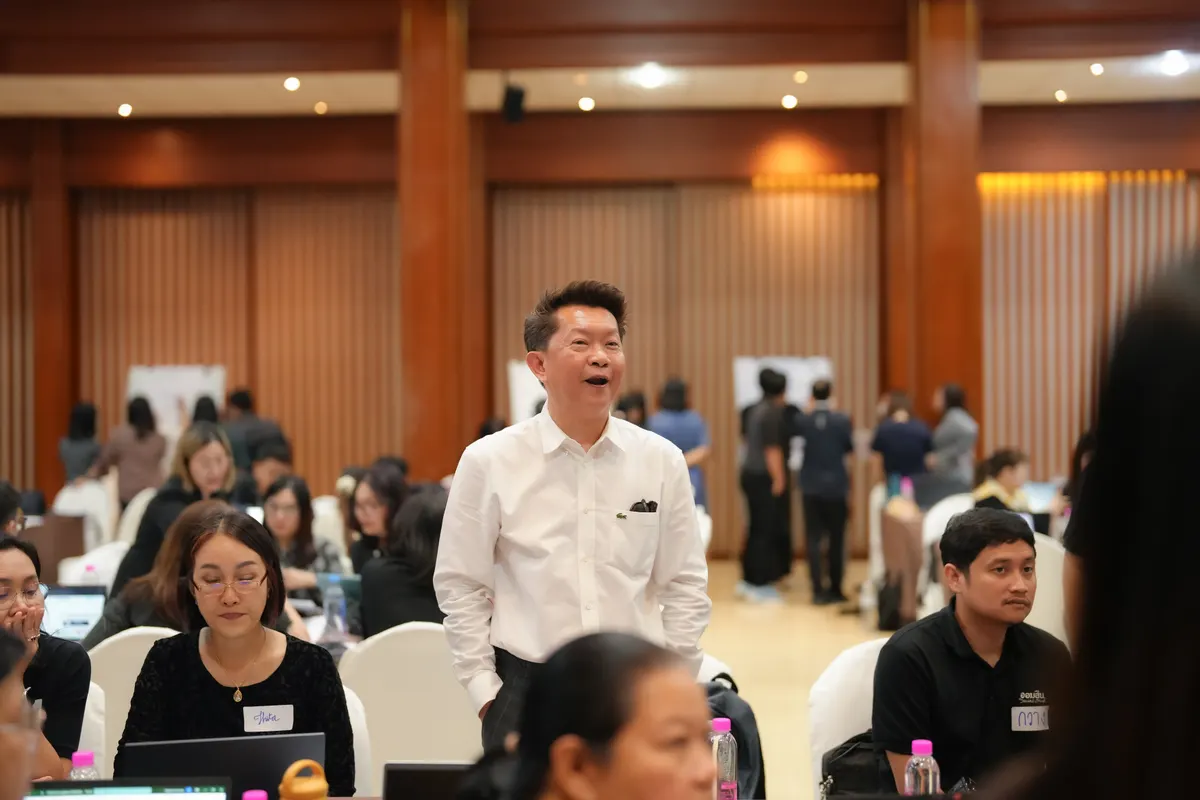 ผู้เรียนจากหลายอุตสาหกรรมปรับสัดส่วนเนื้อหาในเทมเพลต 8 สไลด์ให้ตรงกลุ่มเป้าหมาย
