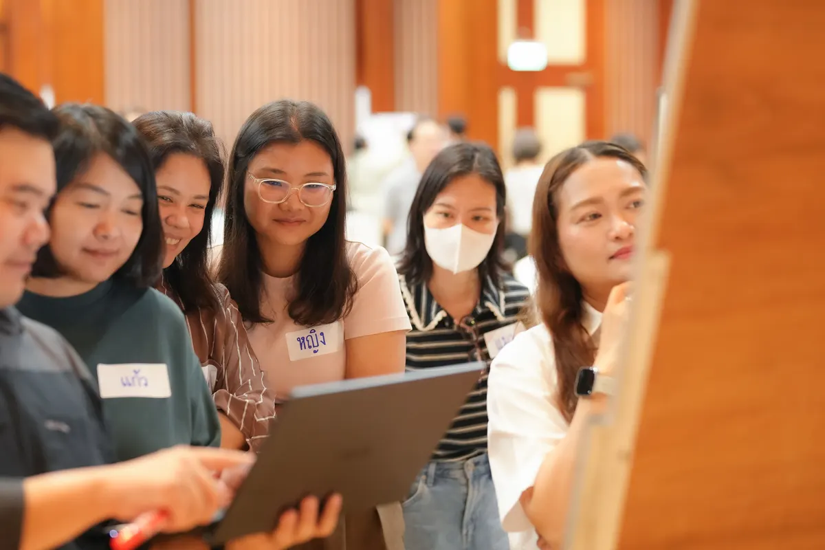 วิทยากรอธิบายกรอบ THINK TURN TELL จาก Kamari Business Presentation ประเทศญี่ปุ่น