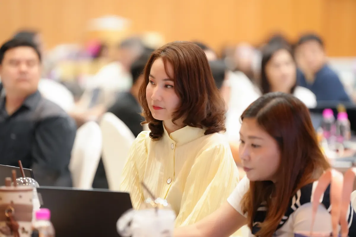 ทีมผู้เรียนกำหนดประเด็นหลักก่อนป้อนให้ AI ช่วยจัดโครงสไลด์นำเสนอ